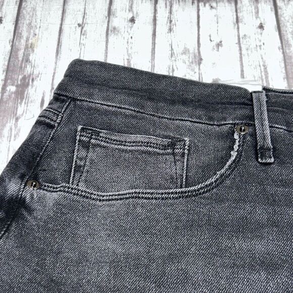 Good American Good Curve Shorts - Picture 3 of 9